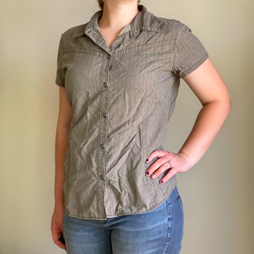 The North Face Button Up Collared Blouse with Flattering Lines & Swirl Pattern